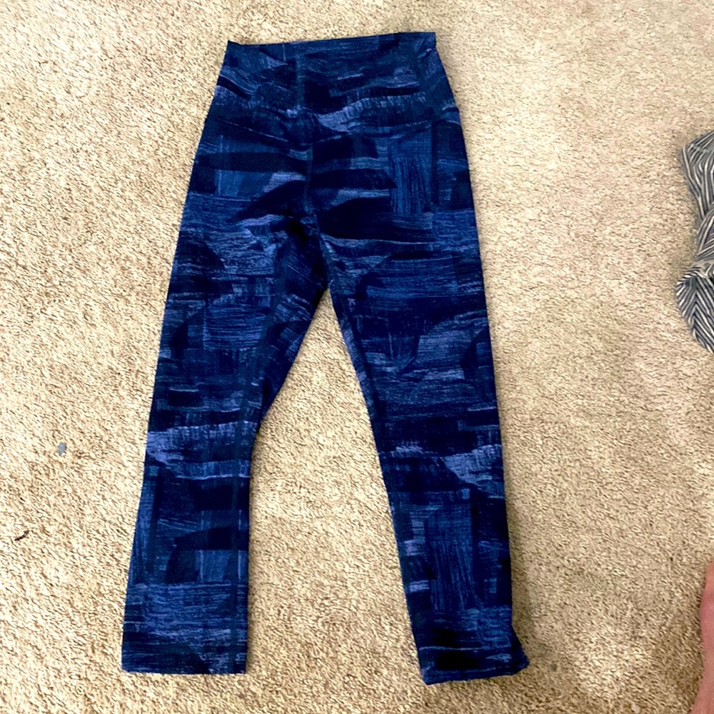 Size 4 wunder under capris 21”